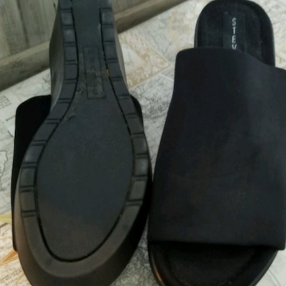 Steve Madden Bebe wedges - Picture 2 of 2